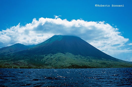 Il vulcano di Sangeang, Sangeang volcano