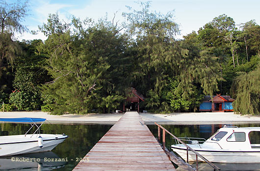 Walea island - Il resort dal pontile - The resort from the jetty